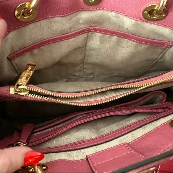Michael Kors Pink Shoulder Bag with Gold Accents - Picture 3 of 7